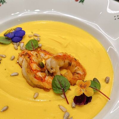 Тыквенный суп со страчателлой и креветками в Befana Italiana по цене 780 ₽