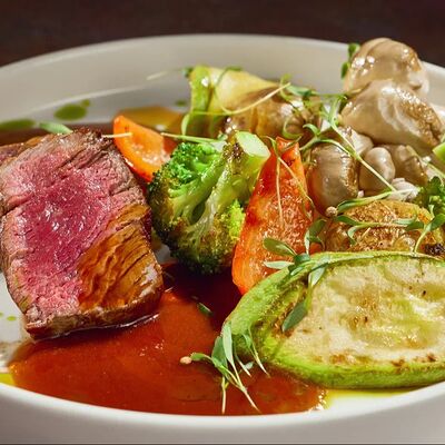 Филе-миньон с овощами гриль и демиглас в Гастробар DOM по цене 990