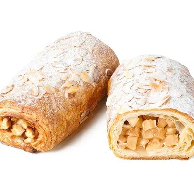 Слойка с яблоком, миндалём и корицейв Волконский по цене 390 ₽