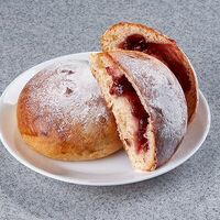 Булочка с вишнейв Европа