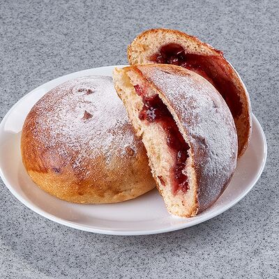 Булочка с вишнейв Европа по цене 50 ₽