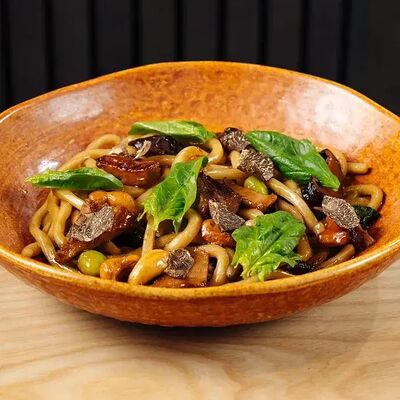 Лапша удон с говядиной в Tsunami по цене 950 ₽