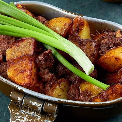 Картофель с тушенкой в ЕрмолаевЪ Генштаб по цене 560 ₽