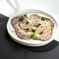 Вителло тоннато с домашним пастрами в Libido