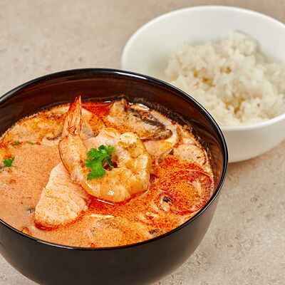 Том Ям с лососем и креветками карри в Pho Bo и Том Ям по цене 619 ₽