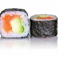 Лосось с авокадо в Tokyo Sushi