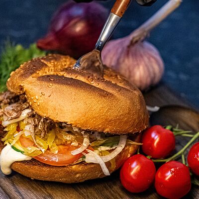 Булочка с мясом в Мангал & Кебаб по цене 249 ₽