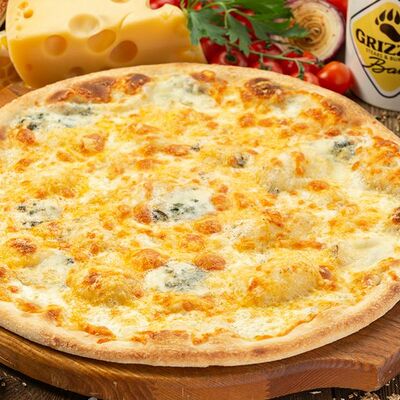 Пицца Четыре сыра в Grizzly Bar по цене 425 ₽