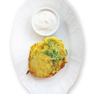Оладьи из цукини со сметаной (200 г) в Медовик по цене 650 ₽