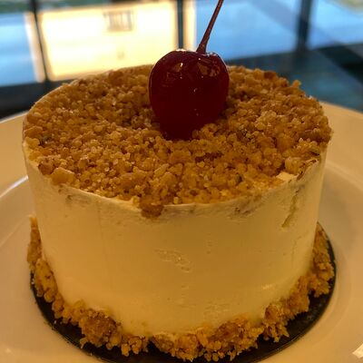 Пирожное Вишневое с сыром в Bon Bon по цене 364 ₽