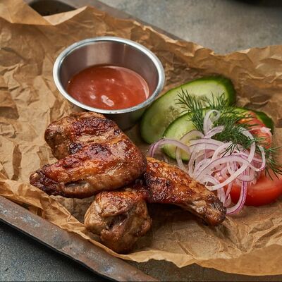 Куриные крылышки BBQ в Кухня радости по цене 570 ₽