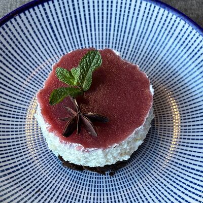 Бананово-клубничный десерт в Сиртаки по цене 350 ₽