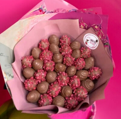 Букет из клубники Шоколадная роскошь в Maybe berry по цене 3300 ₽