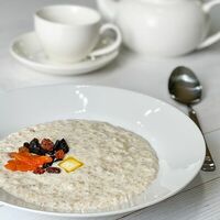 Каша овсяная с сухофруктами в NeButer sandwiches&more