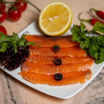 Сёмга слабосолёная в Кавказский аппетит по цене 390 ₽