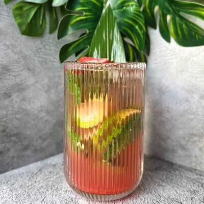 Клубничный с фейхоа и мятой в Рива Рум лаунж бар по цене 385 ₽