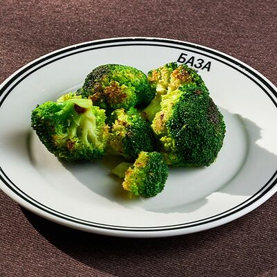Брокколи на гриле в База по цене 400 ₽