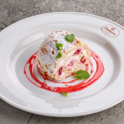 Меренговый рулет с малиной в Чайхана Пахвала по цене 480 ₽
