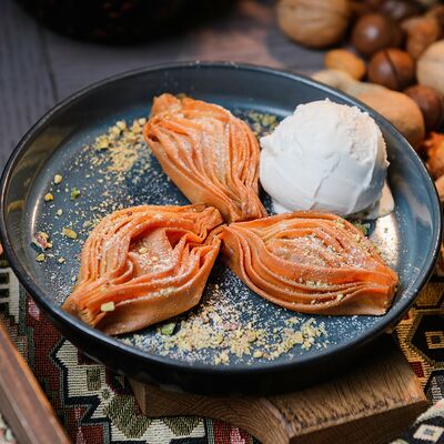 Теплая пахлавав Kish-Mish по цене 420 ₽