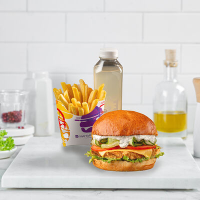 Комбо- Чикен бургер с картошкой фри и морсом в Магбургер & Братья Караваевы по цене 389