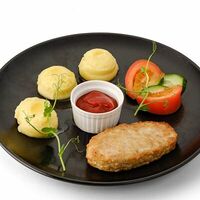 Котлетка куриная с картофельным пюре в Casa Mia
