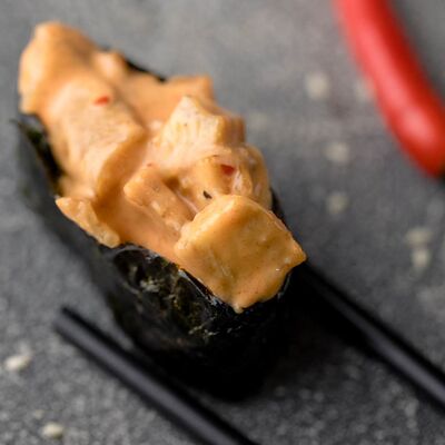 Спайси-суши Угорь в Guava Bar по цене 200 ₽