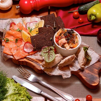 Рыбная нарезка в Золотая прага по цене 2340 ₽