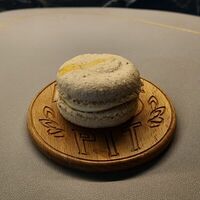 Макарон Ваниль в Coffee Pit