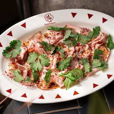 Копченый свиной окорок в ЮжанеГорожане по цене 548 ₽