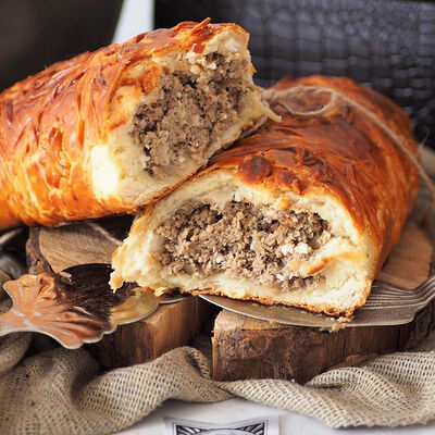 Кулебяка с мясом в Штолле по цене 3397 ₽