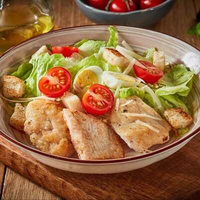 Салат Цезарь с курицей в #наУГЛЯХ по цене 510 ₽