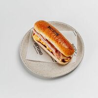 Утренний хот-дог со скрэмблом в Beyond