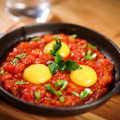 Шакшука с ароматными томатами и укропом в Butik по цене 435 ₽