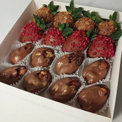 Ассорти Финики и клубника в шоколаде в Klubnichno по цене 3270 ₽