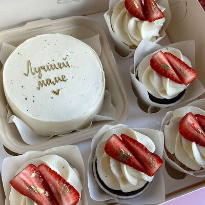Набор Бенто-торт и капкейки мамев The.cakes_spb по цене 3800 ₽