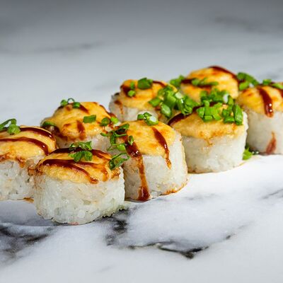 Ролл Горячая курочка в Pizza & Roll по цене 510 ₽