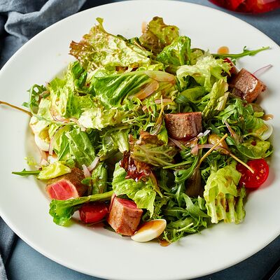 Салат с тунцом, мини-картофелем, черри и каперсами в Терраса по цене 1390 ₽