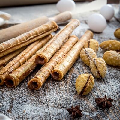 Трубочки с вареной сгущенкой в Пышнотесто по цене 70 ₽