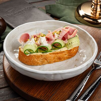 Брускетта с ветчиной и страчателлой в Toronto по цене 670 ₽