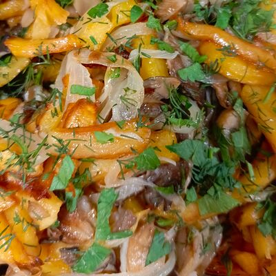 Картофель жареный с грибами в Вкусно еда по цене 299 ₽