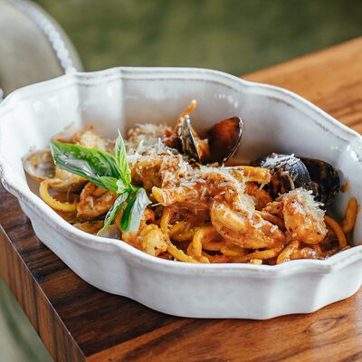 Спагетти Фрутти ди Маре с морепродуктами в Макадамия по цене 880 ₽