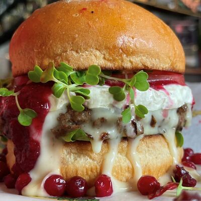 Бургер Камамбер в Бургерная №1 по цене 650 ₽