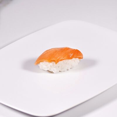 Суши с лососем в Евразия по цене 135 ₽