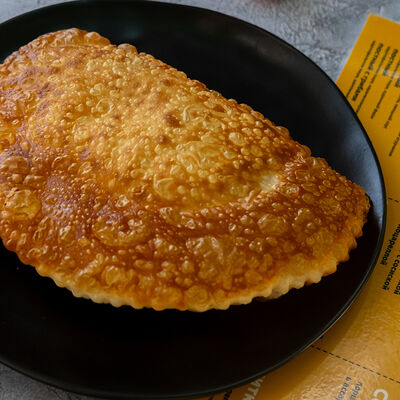 Чебурек-чизкейк Нутелла и сливочный сыр в Чебуреки на Чайковского по цене 240 ₽