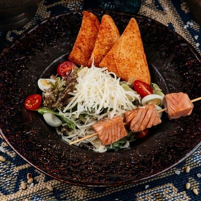 Цезарь с обжаренной семгой в ШБ Next по цене 660 ₽