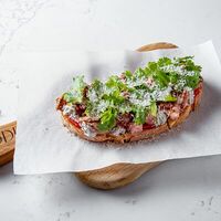 Брускетта с Ростбифом и трюфельным кремом в Vodный