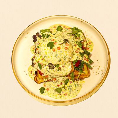 Вафля с форелью и яйцом пашотв Zavarka coffee по цене 570 ₽