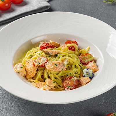 Феттуччине с лососем в сливочном соусе в Море Есть по цене 890 ₽