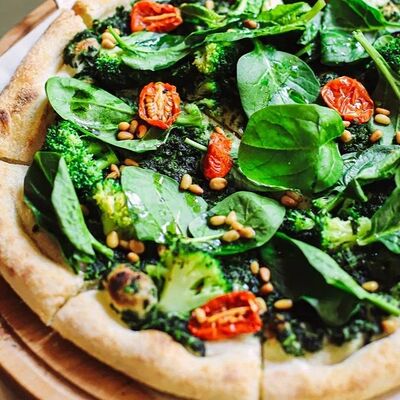 Пицца со шпинатом и броколли в Беллуччи по цене 700