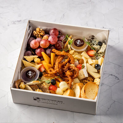 Box сыров М в CHEF'S FOOD BOX по цене 1915 ₽
